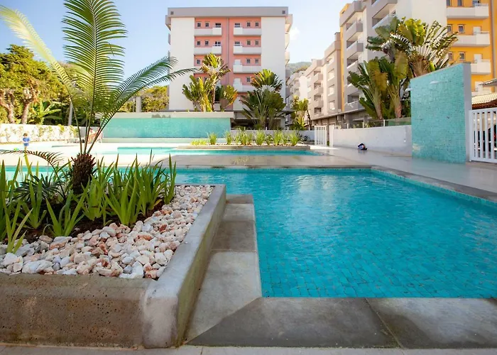 Apartamento Ubatuba, Ar, Varanda Gourmet, Piscinas E 300Mt Praia